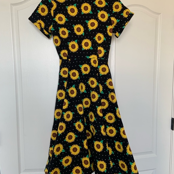 Collectif Sunflower Patterned Dress - Picture 3 of 6